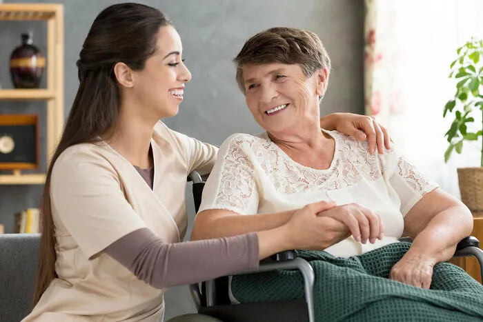“She Stopped Being Racist”: 30 People With Dementia Who Said The Funniest Things To Their Dearest