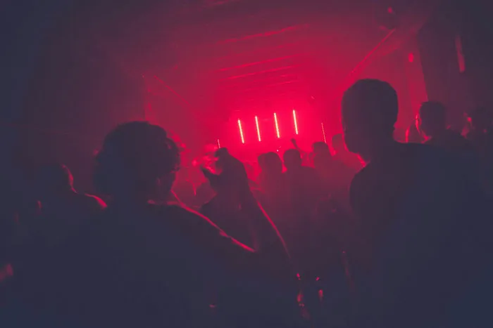 50 Of The Wildest “We Need To Leave Right Now” Stories