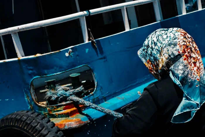 41 Stunning Street Photography Shots That Capture Life’s Unexpected Moments