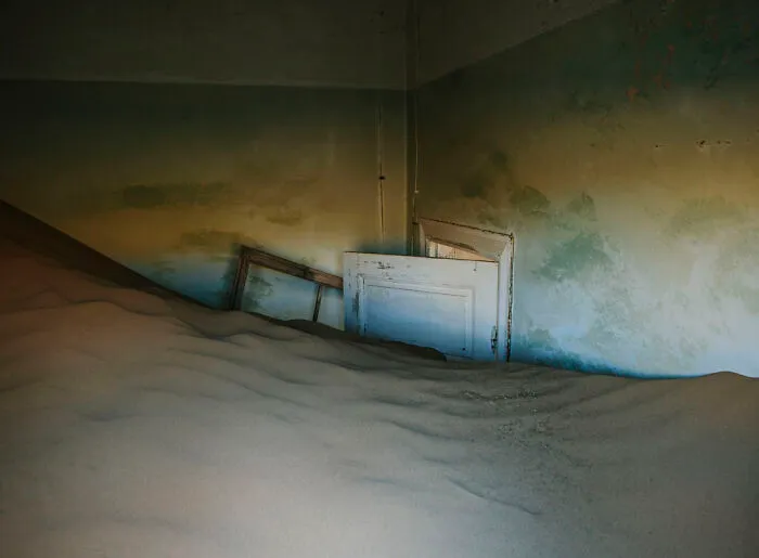 ‘Sand Castles’: 21 Surreal Photos Of Desert Sand Swallowing Abandoned Homes By Emma McEvoy