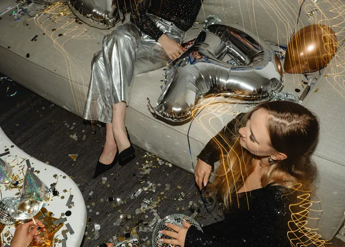 50 Of The Wildest “We Need To Leave Right Now” Stories