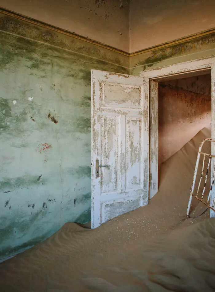 ‘Sand Castles’: 21 Surreal Photos Of Desert Sand Swallowing Abandoned Homes By Emma McEvoy