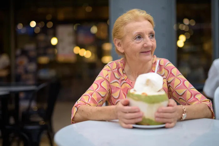 35 Waiters Share The Most Painful “Table For Two” Moments That Ended Up Being “Table For One”