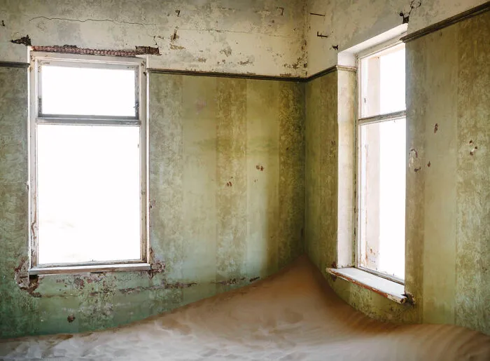 ‘Sand Castles’: 21 Surreal Photos Of Desert Sand Swallowing Abandoned Homes By Emma McEvoy