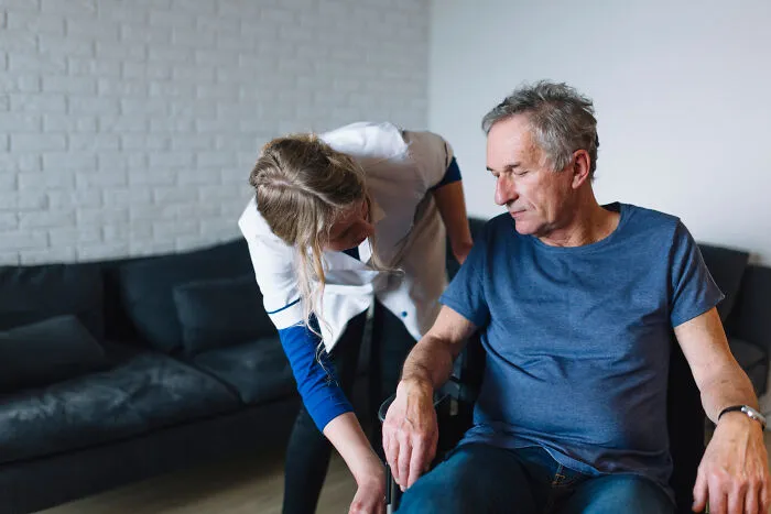 “She Stopped Being Racist”: 30 People With Dementia Who Said The Funniest Things To Their Dearest