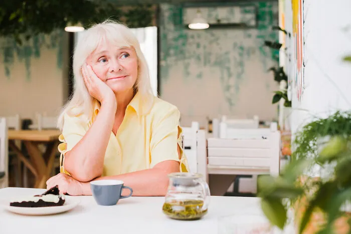 35 Waiters Share The Most Painful “Table For Two” Moments That Ended Up Being “Table For One”