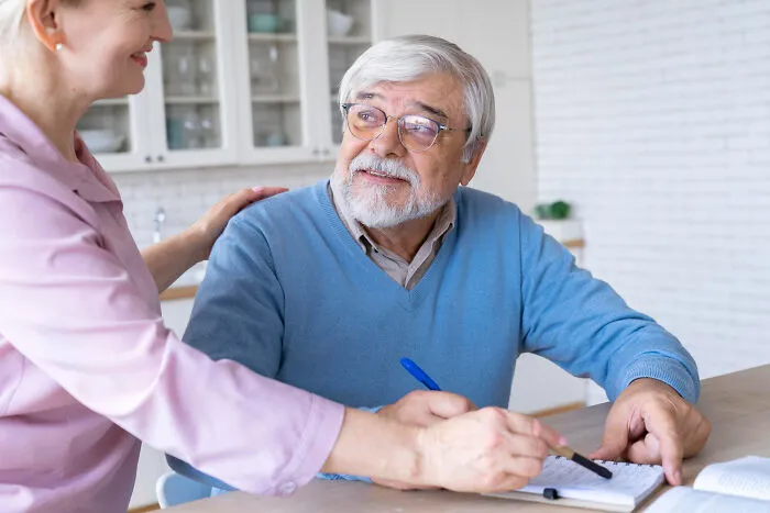 “She Stopped Being Racist”: 30 People With Dementia Who Said The Funniest Things To Their Dearest