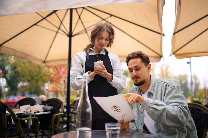 Here Are 37 Stories When Customers Couldn't Pay A Restaurant Bill And What Happened Next