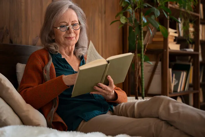 “She Stopped Being Racist”: 30 People With Dementia Who Said The Funniest Things To Their Dearest