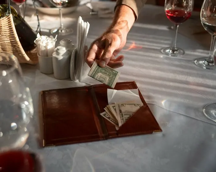 Here Are 37 Stories When Customers Couldn't Pay A Restaurant Bill And What Happened Next
