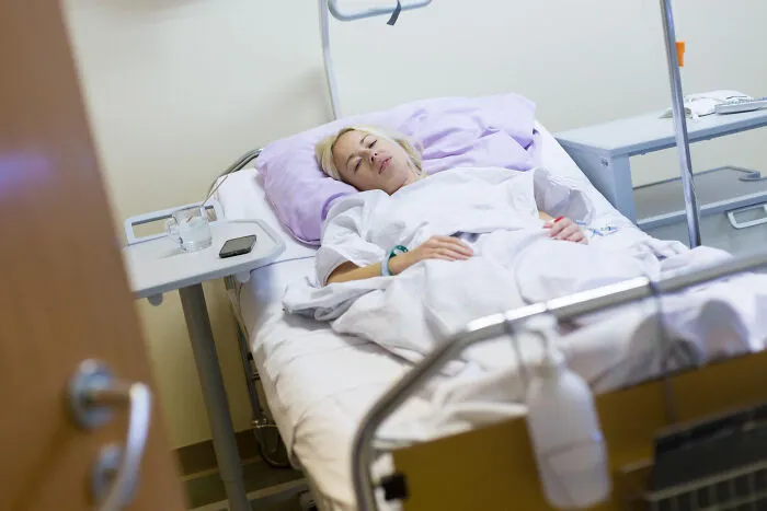 28 True Horror Stories From Hospital Staff That Might Make You Look Twice In The ER