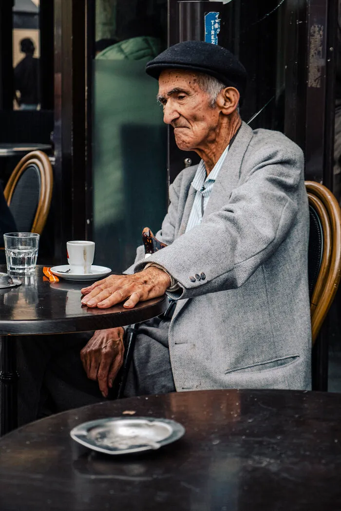 41 Stunning Street Photography Shots That Capture Life’s Unexpected Moments