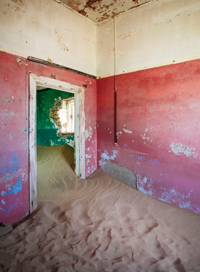 ‘Sand Castles’: 21 Surreal Photos Of Desert Sand Swallowing Abandoned Homes By Emma McEvoy