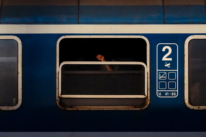 41 Stunning Street Photography Shots That Capture Life’s Unexpected Moments