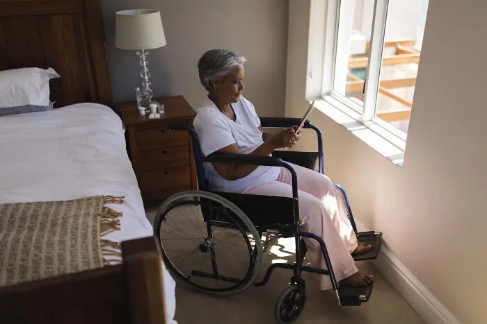 “She Stopped Being Racist”: 30 People With Dementia Who Said The Funniest Things To Their Dearest