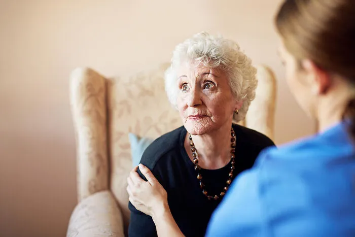 “She Stopped Being Racist”: 30 People With Dementia Who Said The Funniest Things To Their Dearest