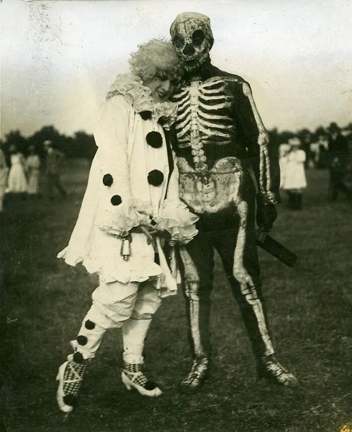 50 Vintage Halloween Costumes So Creepy, They May Scare The Bejesus Out Of Your Neighbors