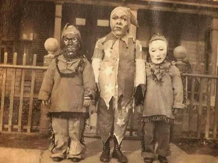 50 Vintage Halloween Costumes So Creepy, They May Scare The Bejesus Out Of Your Neighbors