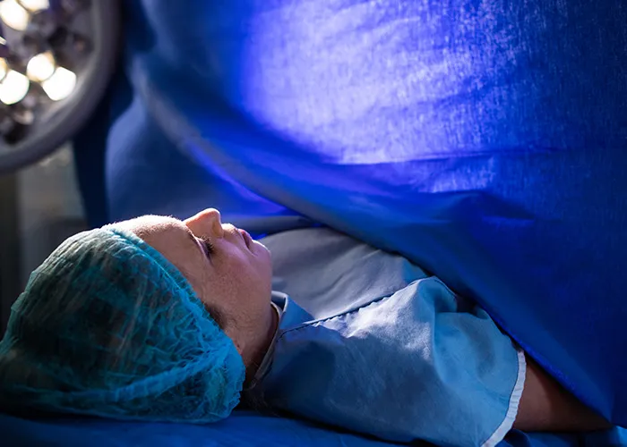 37 People Who Work At Maternity Wards Share The Weirdest Thing A Father Has Done