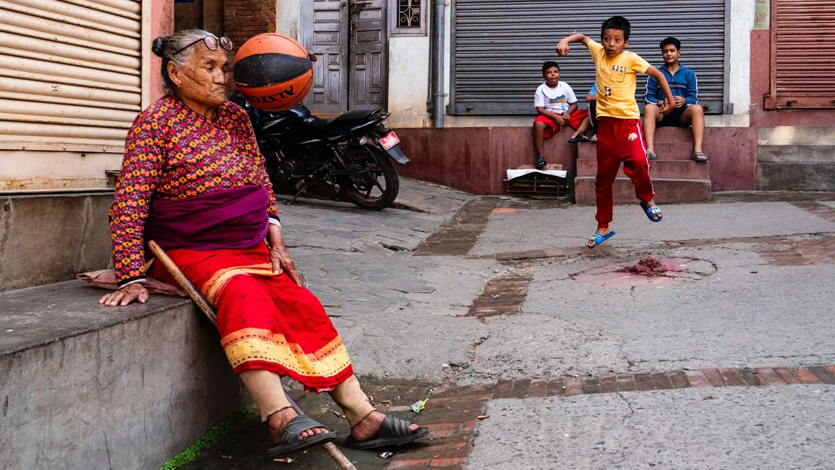 Pure Street Photography Awards 2025: 50 Photos Capturing Life’s Most Honest Moments