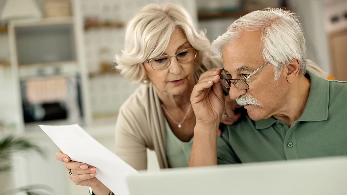 Woman Refuses To Give Up On 35-Year-Long Marriage, Asks Online How To Deal With Husband’s Ego