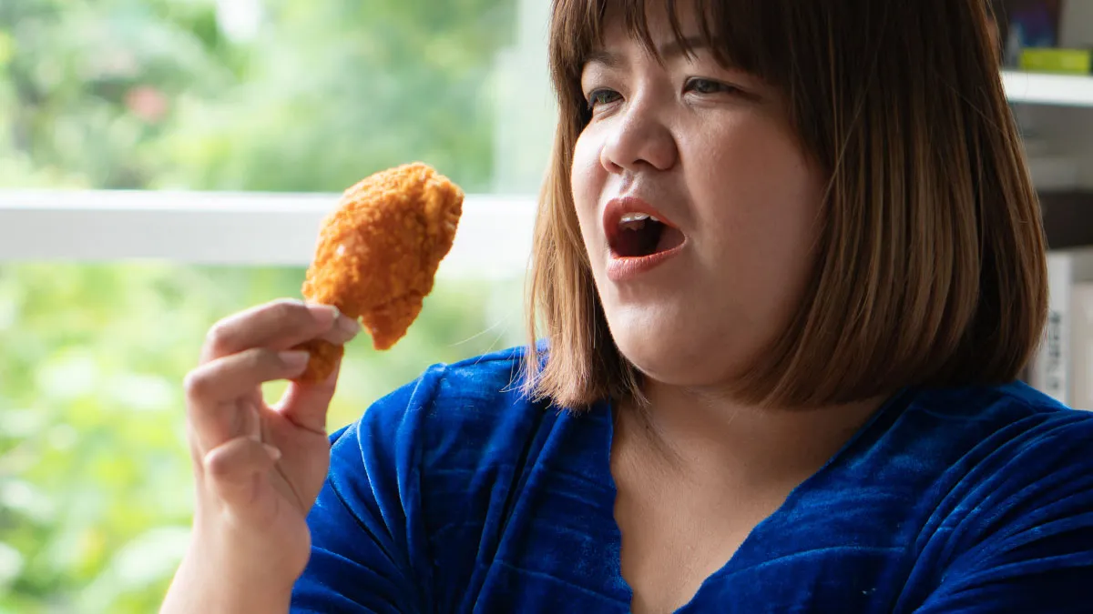 Woman Is Tired Of Splitting The Restaurant Bill With Her Overweight Friends, Asks For Help
