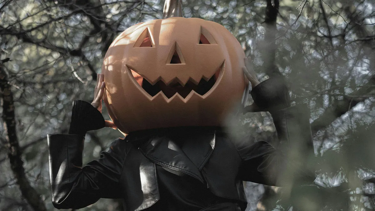 “The Room Went Silent”: Woman Kicks Out BF’s Female Friend For Her Inappropriate Halloween Costume