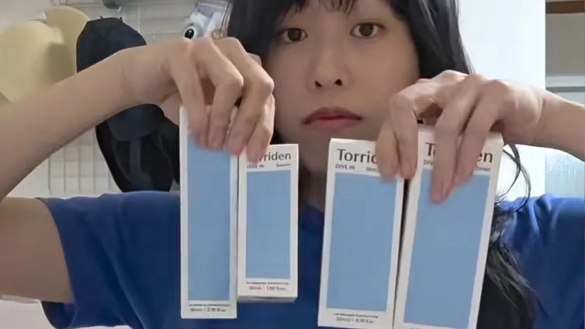 "They Give You Trauma and Attitude": Woman Goes To Job Interviews In Korea And Shares Her Gift Haul
