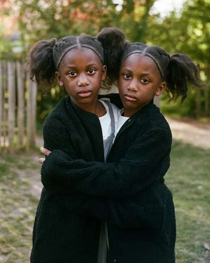 Eleonora Collini’s Twin Portraits Reveal How Similar And Different Siblings Can Be (30 Pics)
