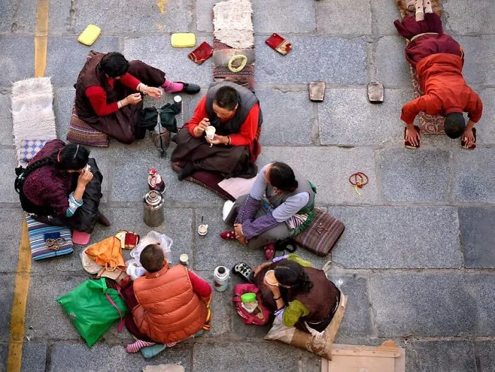"Morning Break", Jokhang Temple