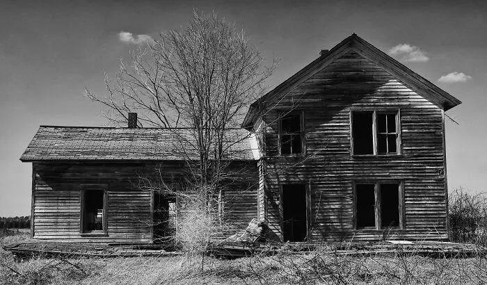 Would you rather live in a town where no one ever sleeps or one where everyone disappears at sundown?