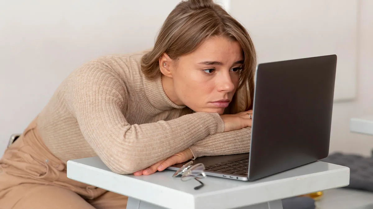 Boss's Wife Is Sure He's Having An Affair With Employee, She’s Horrified After Receiving Messages