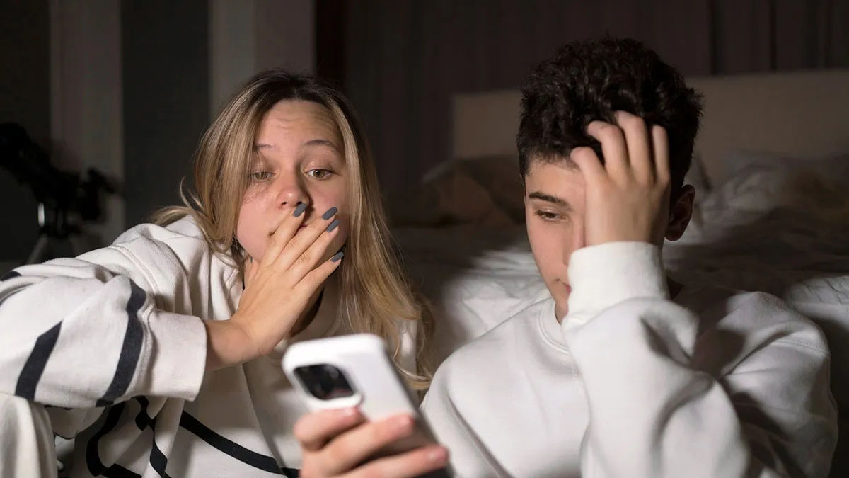 Parents Make 24YO Believe That She’s Adopted, She’s Horrified After Learning The Truth Via DNA Test