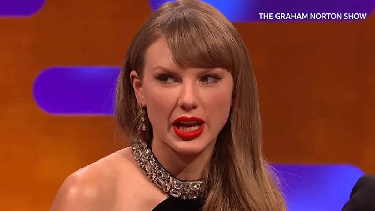 "Pause For Applause": Taylor Swift's "Cringe" Graham Norton Appearance Picked Apart By Fans