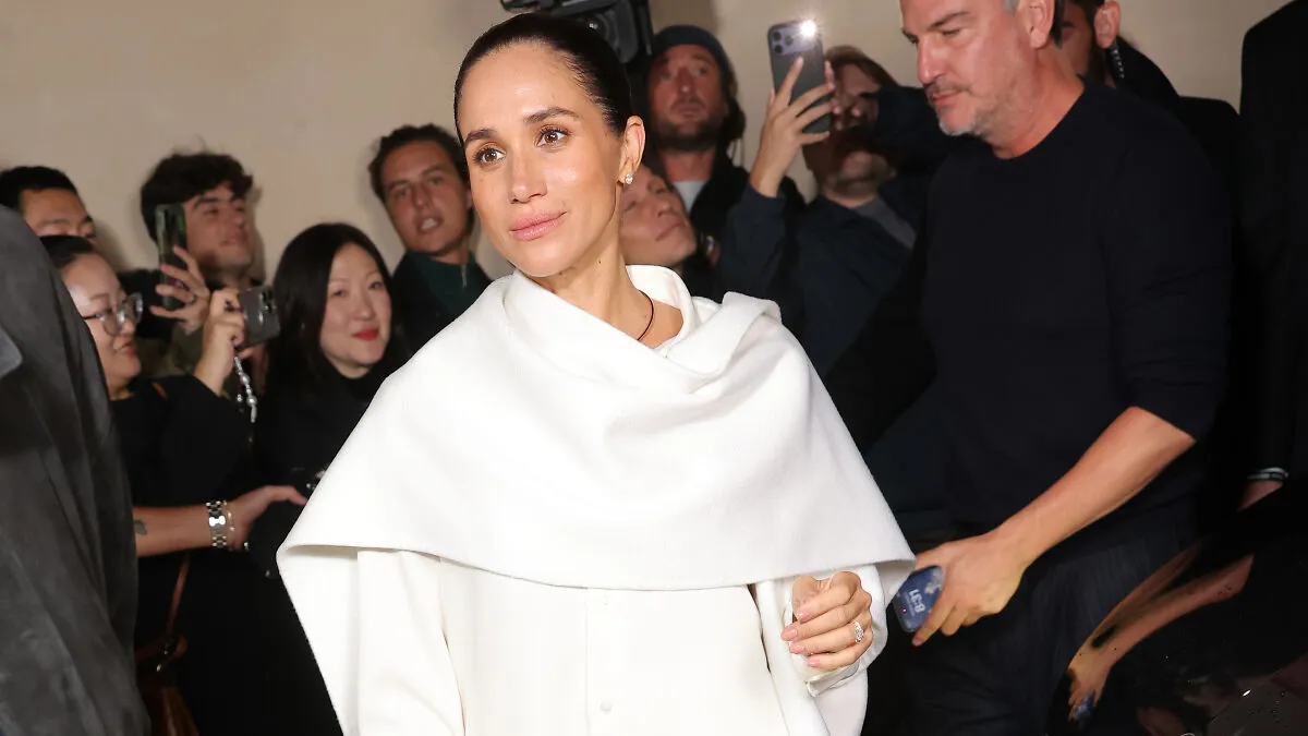 “She Found The Camera”: Meghan Markle’s Paris Fashion Week Appearance Sparks Hilarious Reactions