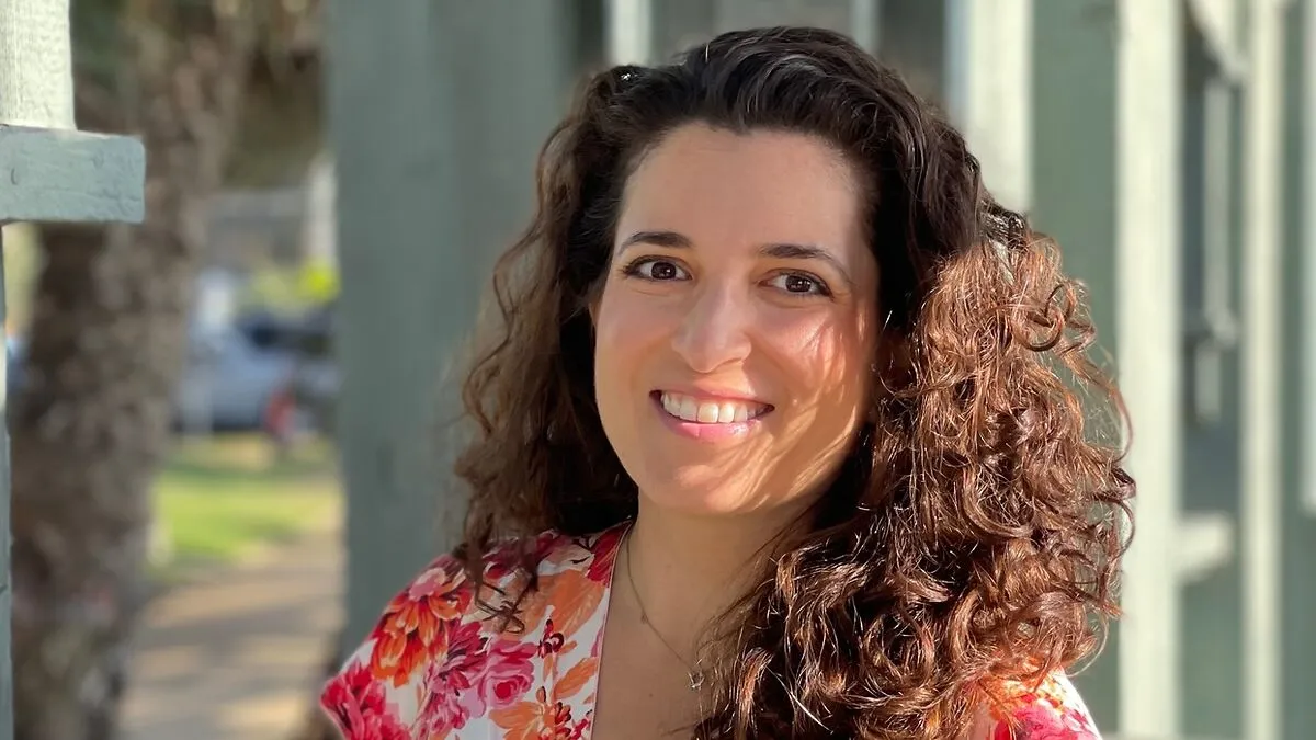 Woman Gets Nearly 2,000 Responses After Launching Billboard Campaign To Find Love