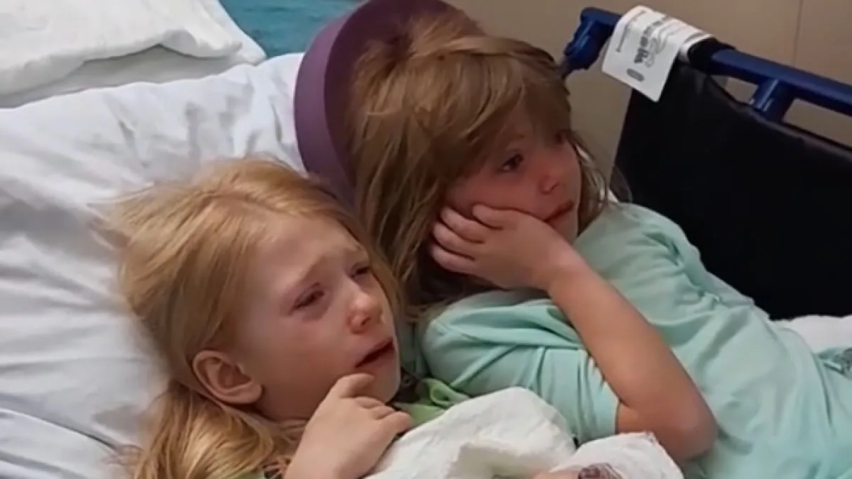 Heartmelting Gesture By Hospital For Two Little Sisters Needing Surgery Has Netizens 'Crying'