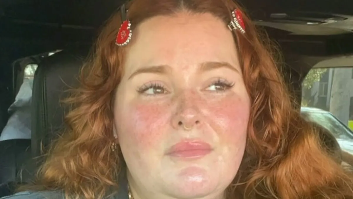 People Defend Flight Attendant Accused Of Fat-Shaming Plus-Size Model: "Trying To Save Her Life"