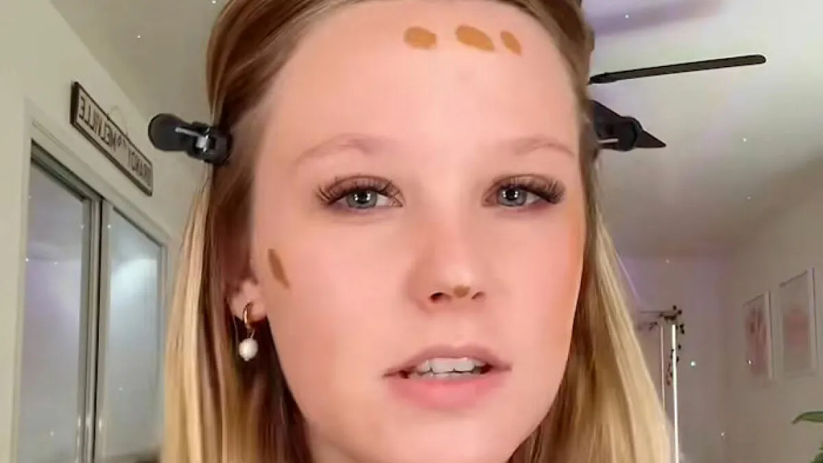 Girl Finds Out Why Her Boyfriend's 'Little Sister' Hates Her, And The Internet Is Speechless