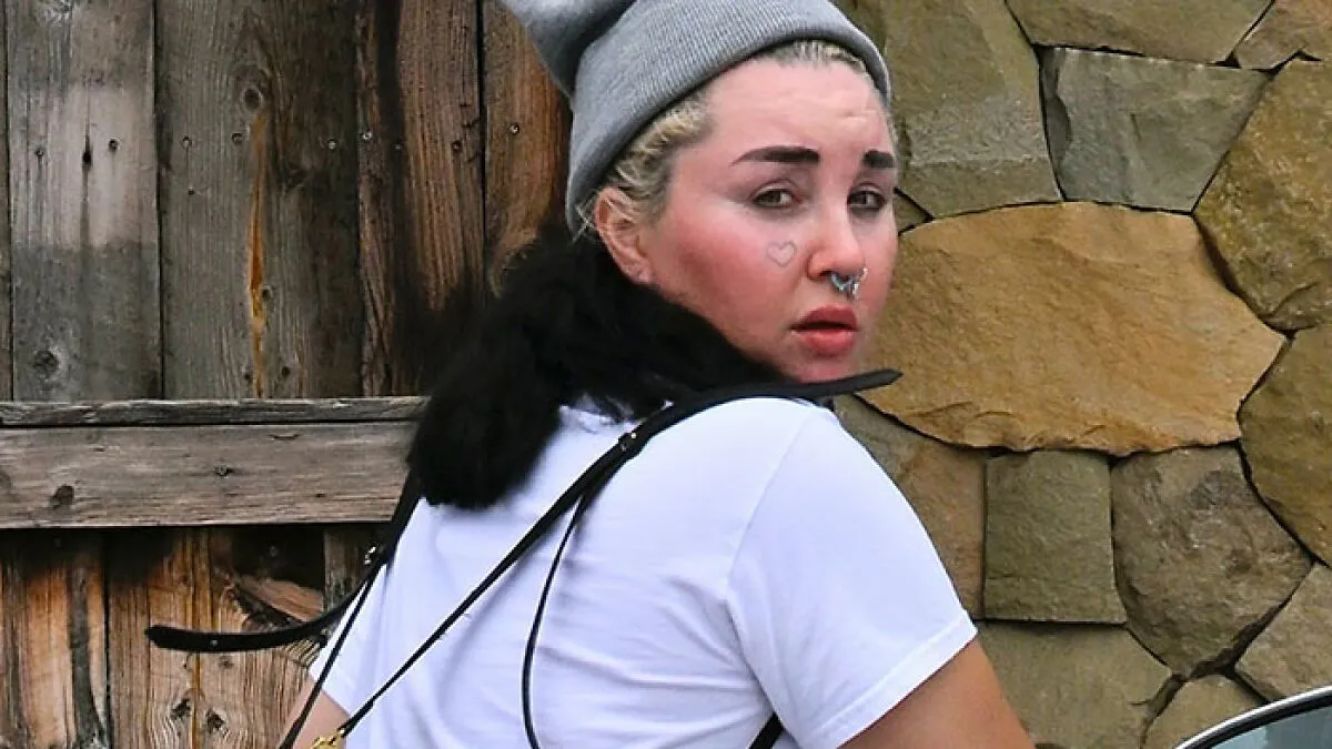 Amanda Bynes Hints At New Romance With Mystery Man After Debuting Unrecognizable Look