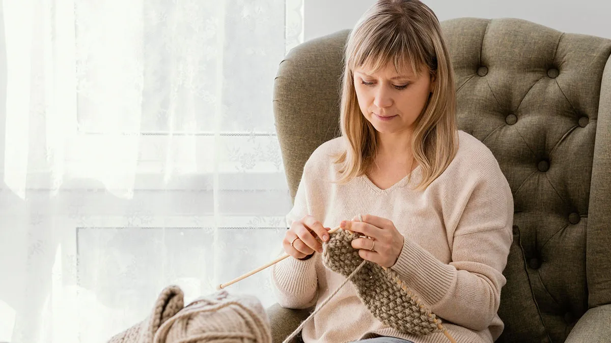 Woman Forced To Stop Knitting At Work After An Entitled Coworker’s Demands Ruin Everyone’s Fun