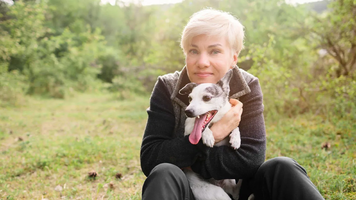 Woman Realizes Her Elderly Neighbor Is Trying To Steal Her Dog, Takes Action Before It’s Too Late