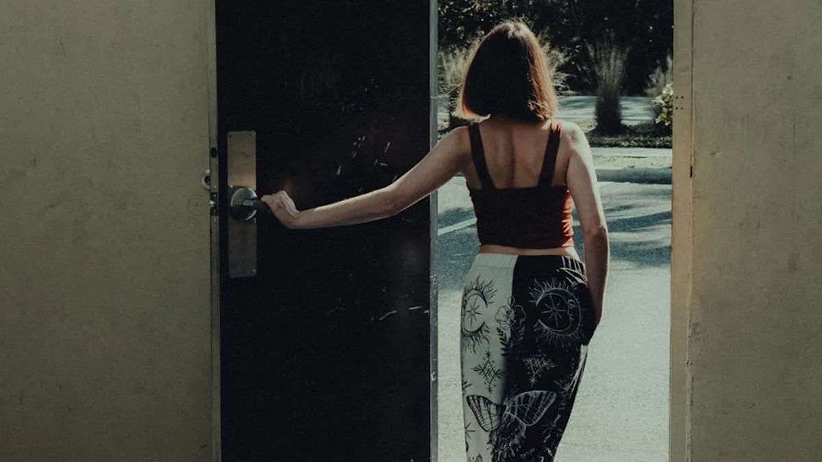 40 Horrendous Things Committed By Close Friends That Broke People’s Trust Forever