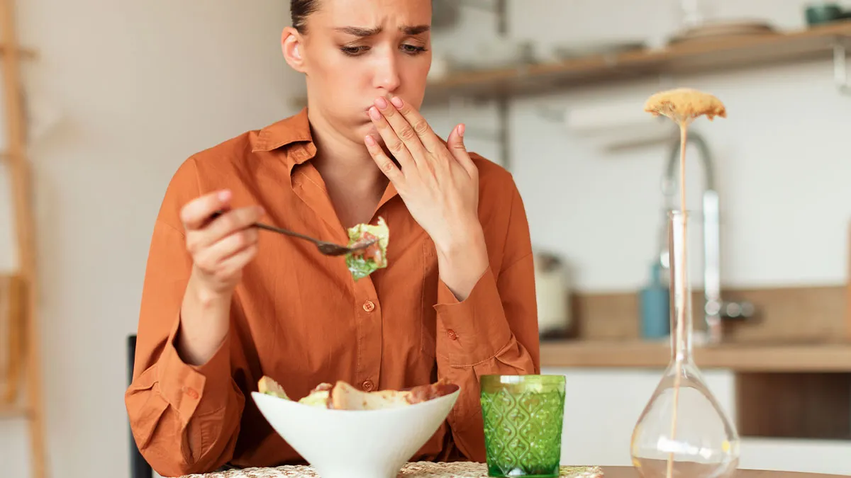 Woman's Health Declines Every Time Her Boyfriend Brings Her Food, And Her Worst Suspicion Comes True