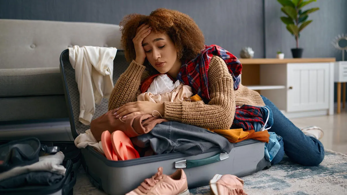 Couple’s Friend Moves In After She Gets Dumped, Ends Up “Forgetting” She Has To Move Out Too