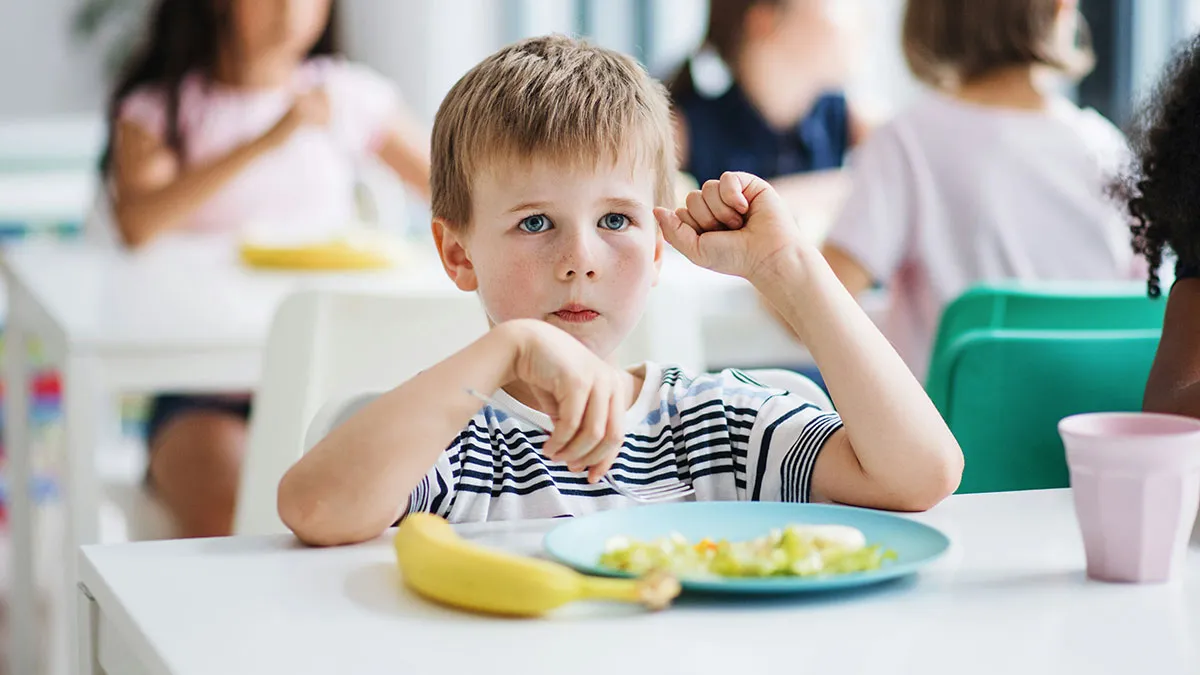 Mom Annoyed That School Held Off Snack For 5YO As Punishment, Netizens Disagree With Her