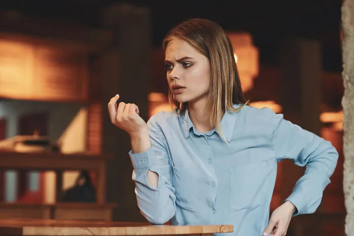 45 Times Being Multilingual Totally Paid Off During Awkward Gossip Moments