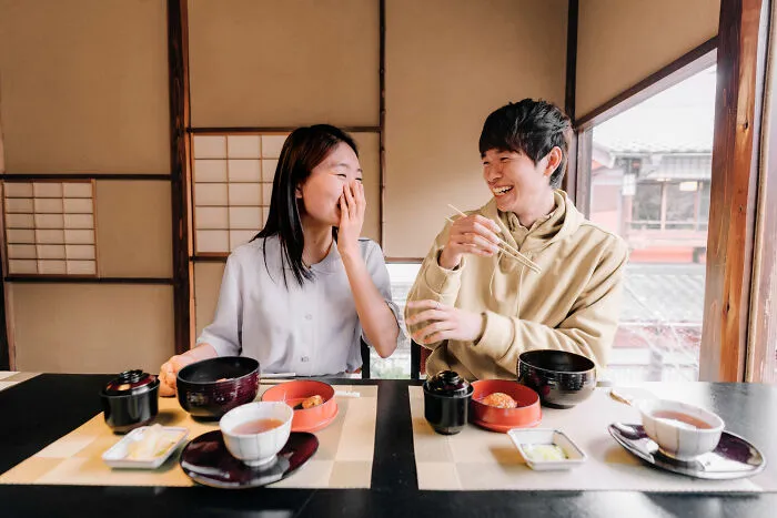 45 Times Being Multilingual Totally Paid Off During Awkward Gossip Moments