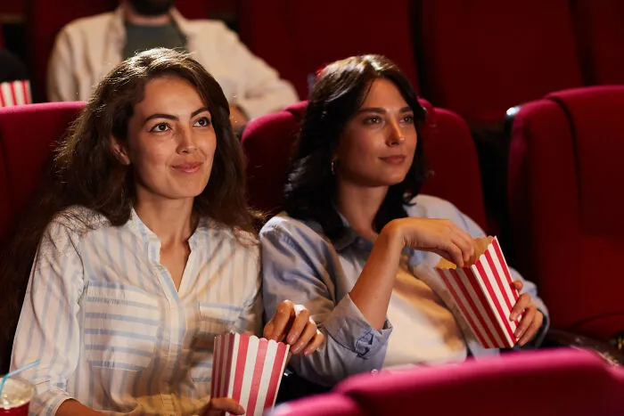 45 Times Being Multilingual Totally Paid Off During Awkward Gossip Moments