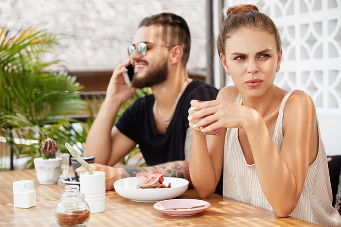 42 Women Share Extremely Specific Red Flags They Learned Because Of Their Exes